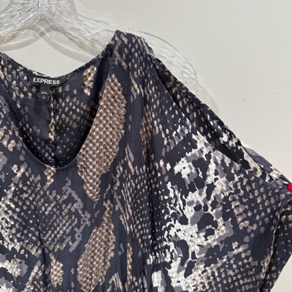 Express snakeskin cold shoulder duster top ❤️ - Picture 2 of 8